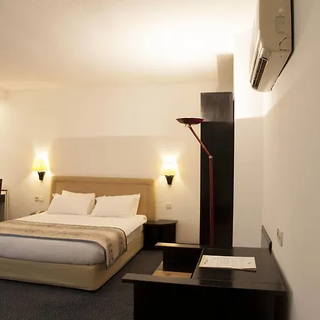 King Guvenlik Otel 3*
